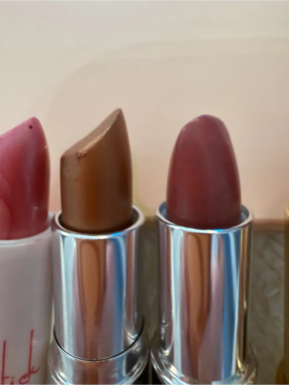 Women’s Multi-Shade Lipstick Set — Pink, Bronze, Mauve tb